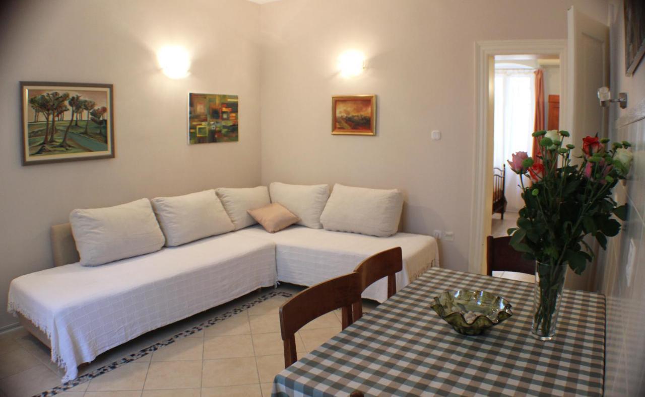 Apartment Adagio Theatre